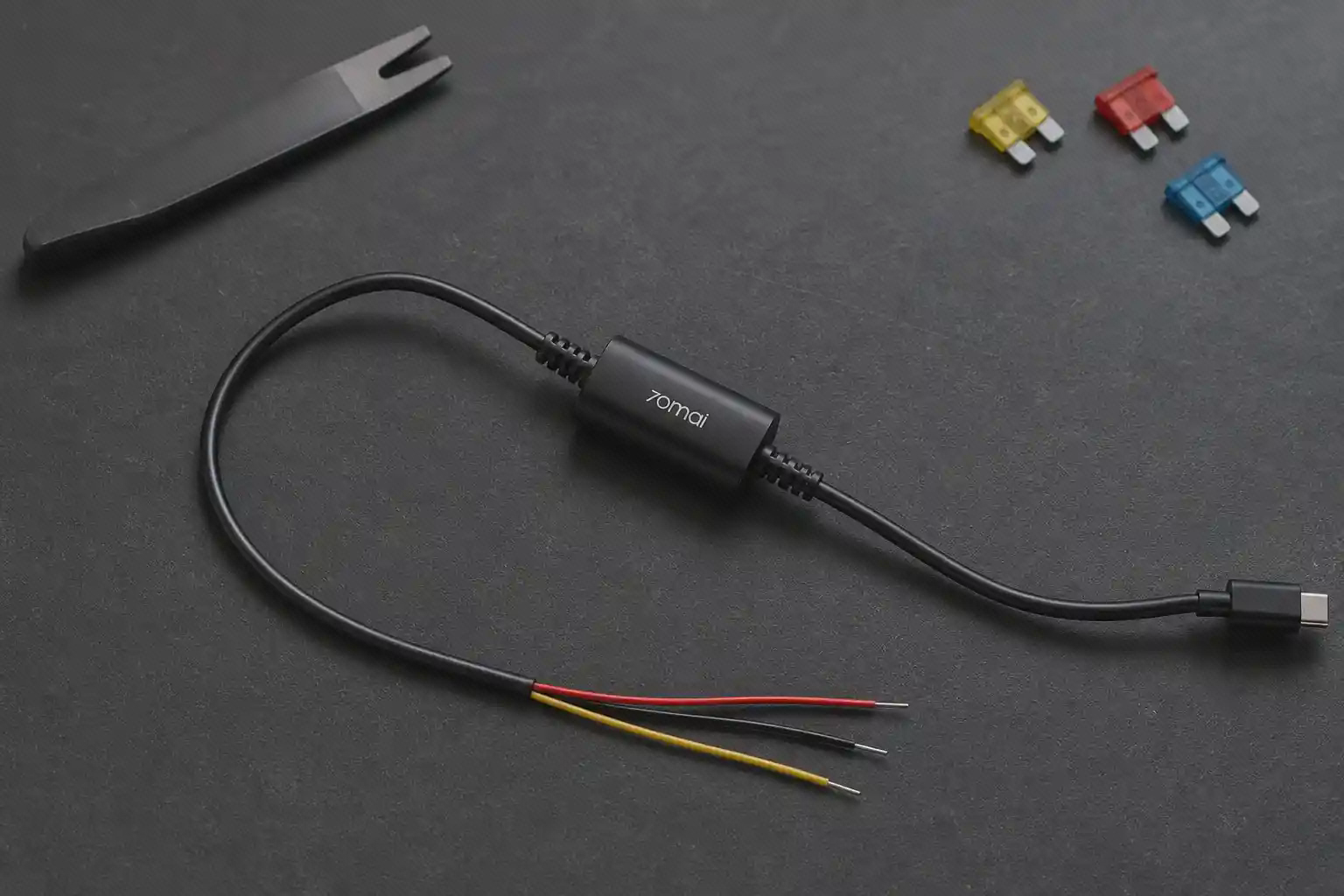 کیت برق 70mai UP03 با ماژول مشکی، کابل USB-C و سه سیم ورودی قرمز زرد و مشکی