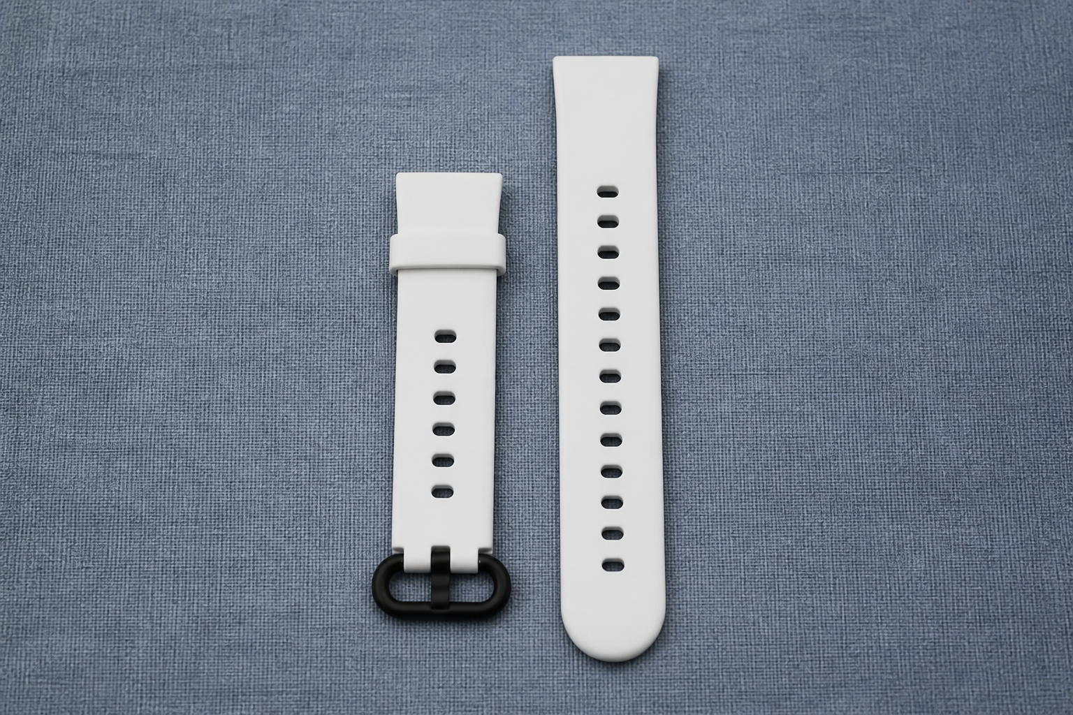 بند سفید دو تکه Redmi Watch 2 Lite با سگک مشکی و سوراخ‌های تنظیم