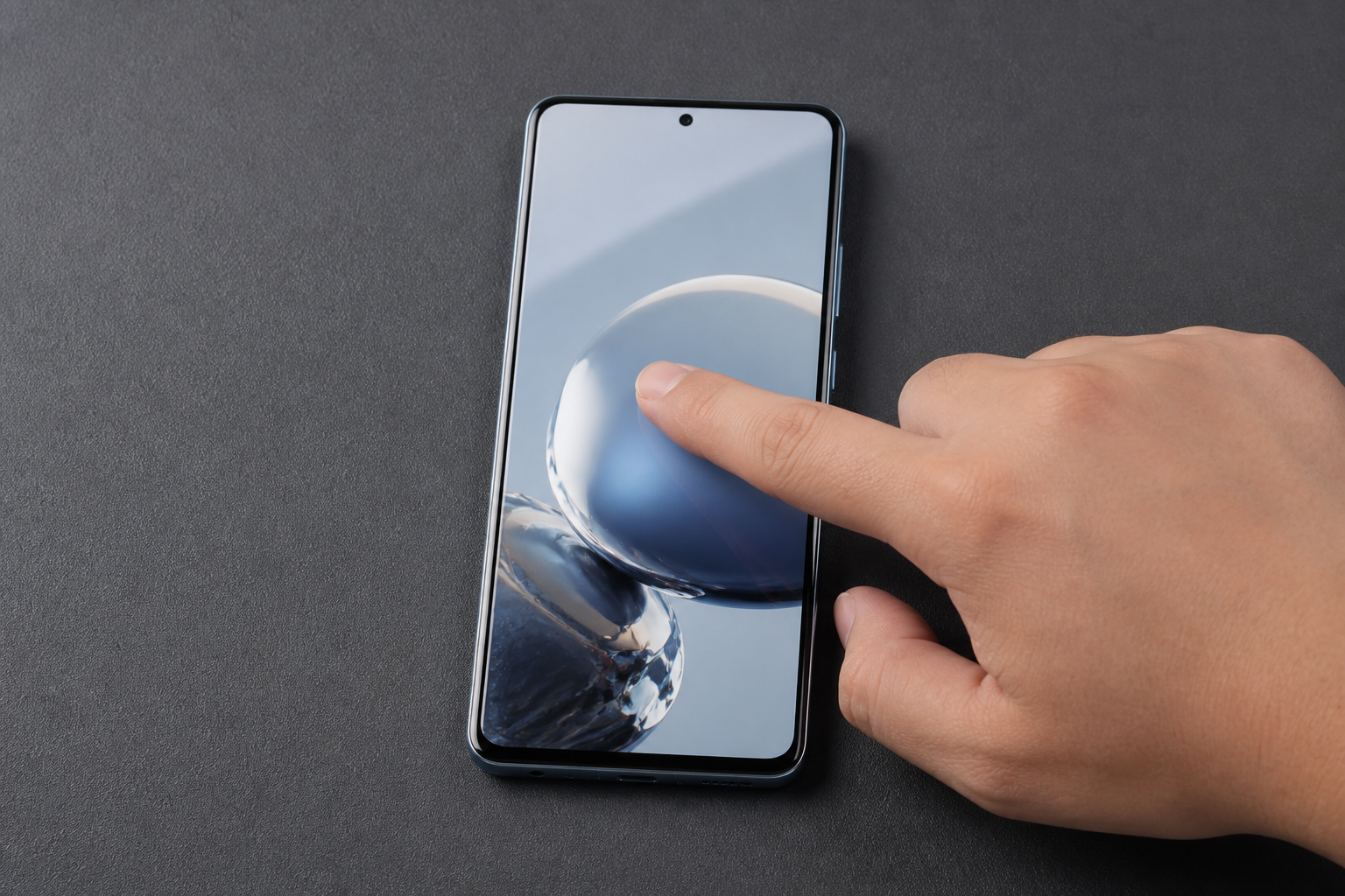 گلس شفاف نصب‌شده روی Xiaomi 12T با دوربین سلفی در مرکز بالای نمایشگر