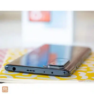نمای درگاههای بالای Redmi Note 10 Pro لبه بالایی گوشی Redmi Note 10 Pro و برجستگی دوربین پشت