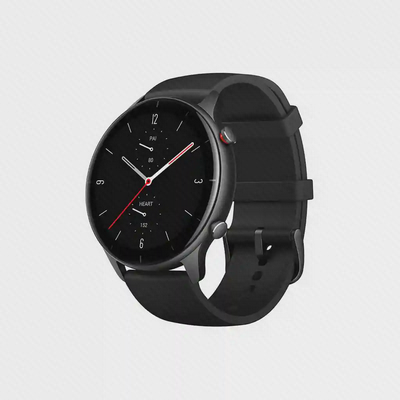 نمای سه‌رخ ساعت Amazfit GTR 2e با بند مشکی و سگک فلزی