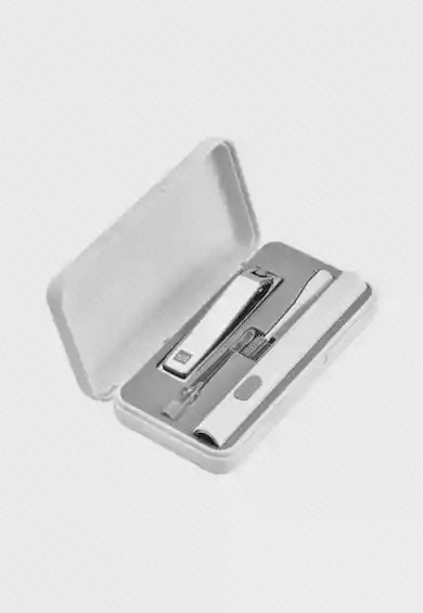 محتویات جعبه ست بهداشتی Xiaomi HU0125 ست لوازم بهداشتی شیائومی HU0125 داخل جعبه سفید با ناخن گیر و ابزار گوش پاک کن