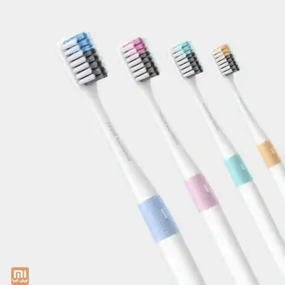 طراحی برس مسواک Xiaomi Dr.Bei نمای نزدیک سر چهار مسواک شیائومی Dr.Bei با الیاف رنگی و مشکی
