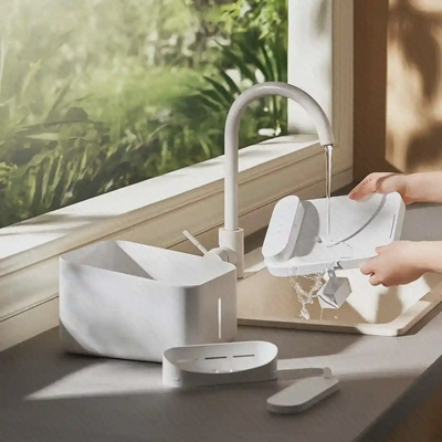 شست‌وشوی قطعات آبخوری Xiaomi Smart Pet Fountain 2 زیر شیر آب