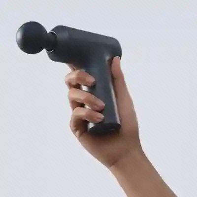 ابعاد جمعوجور ماساژور تفنگی XMFG-M353 ماساژور Xiaomi Massage Gun mini 2 مشکی در دست کاربر