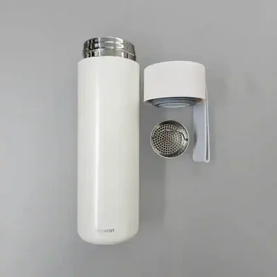 اجزای فلاسک Sanvcat H8108 شامل بدنه استیل، درپوش بنددار و صافی فلزی