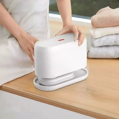 قرار دادن قاب حمل روی اتو بخار جمع‌شده Deerma DEM-HS200