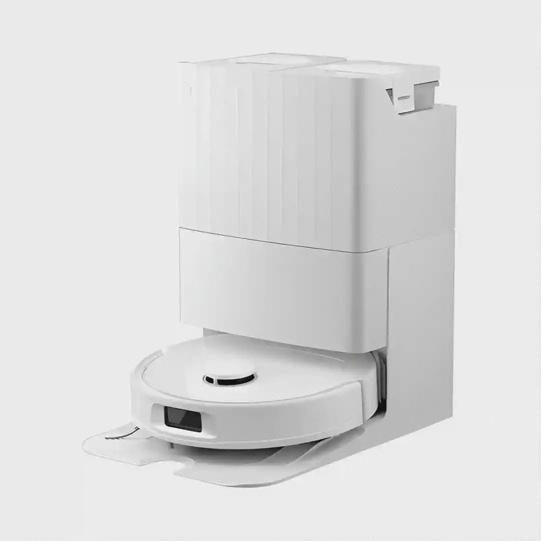 جارو رباتیک سفید Roborock Qrevo L داخل ایستگاه شست‌وشو و تخلیه