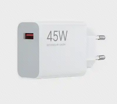 نمای کامل آداپتور ۴۵ وات شیائومی آداپتور سفید اورجینال شیائومی 45 وات با درگاه USB-A قرمز و دوشاخه اروپایی