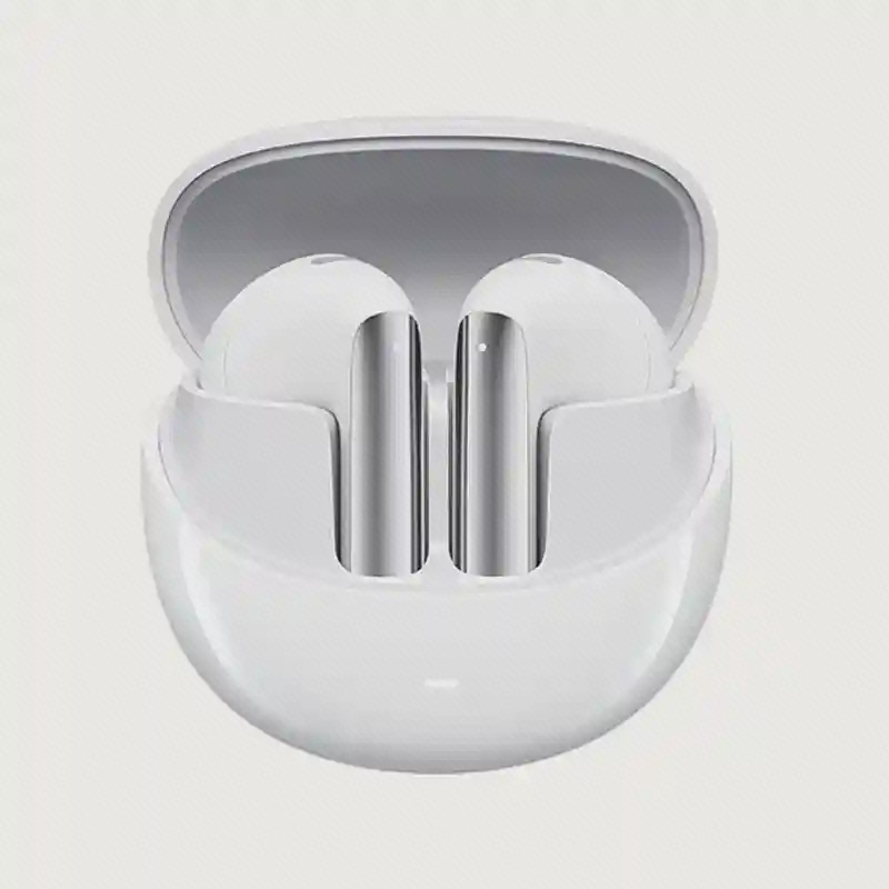 هندزفری QCY AilyBuds Pro Plus سفید در کیس شارژ باز