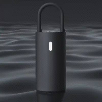 پمپ باد Xiaomi MOJIETU CQB01MC با چراغ روشن در فضای تیره