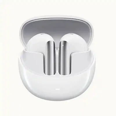 هندزفری QCY AilyBuds Pro Plus سفید در کیس شارژ باز