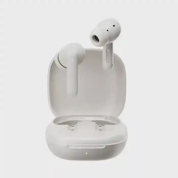 نمای اصلی QCY Buds QT43 سفید هندزفری QCY Buds QT43 سفید بالای کیس شارژ باز
