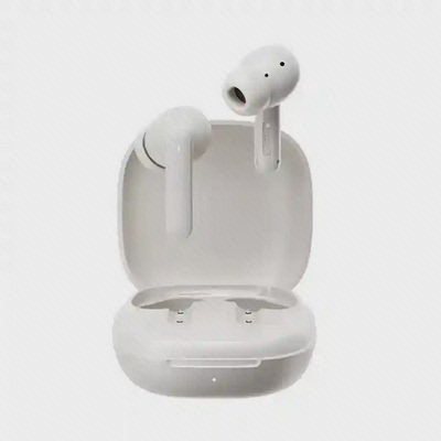 نمای اصلی QCY Buds QT43 سفید هندزفری QCY Buds QT43 سفید بالای کیس شارژ باز