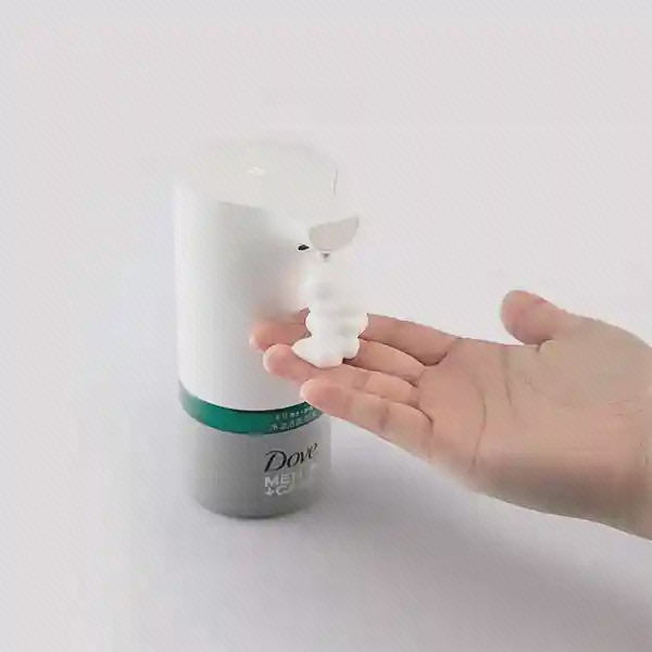 خروج فوم از دستگاه شیائومی Mijia Dove روی کف دست