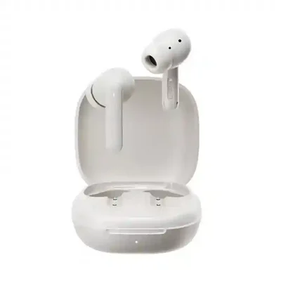هندزفری QCY Buds QT43 سفید بالای کیس شارژ باز