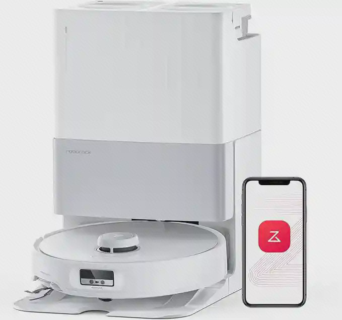 نمای Qrevo Edge سفید همراه داک و گوشی Roborock Qrevo Edge سفید در داک بلند دو رنگ کنار گوشی دارای نشان قرمز برنامه روبوراک