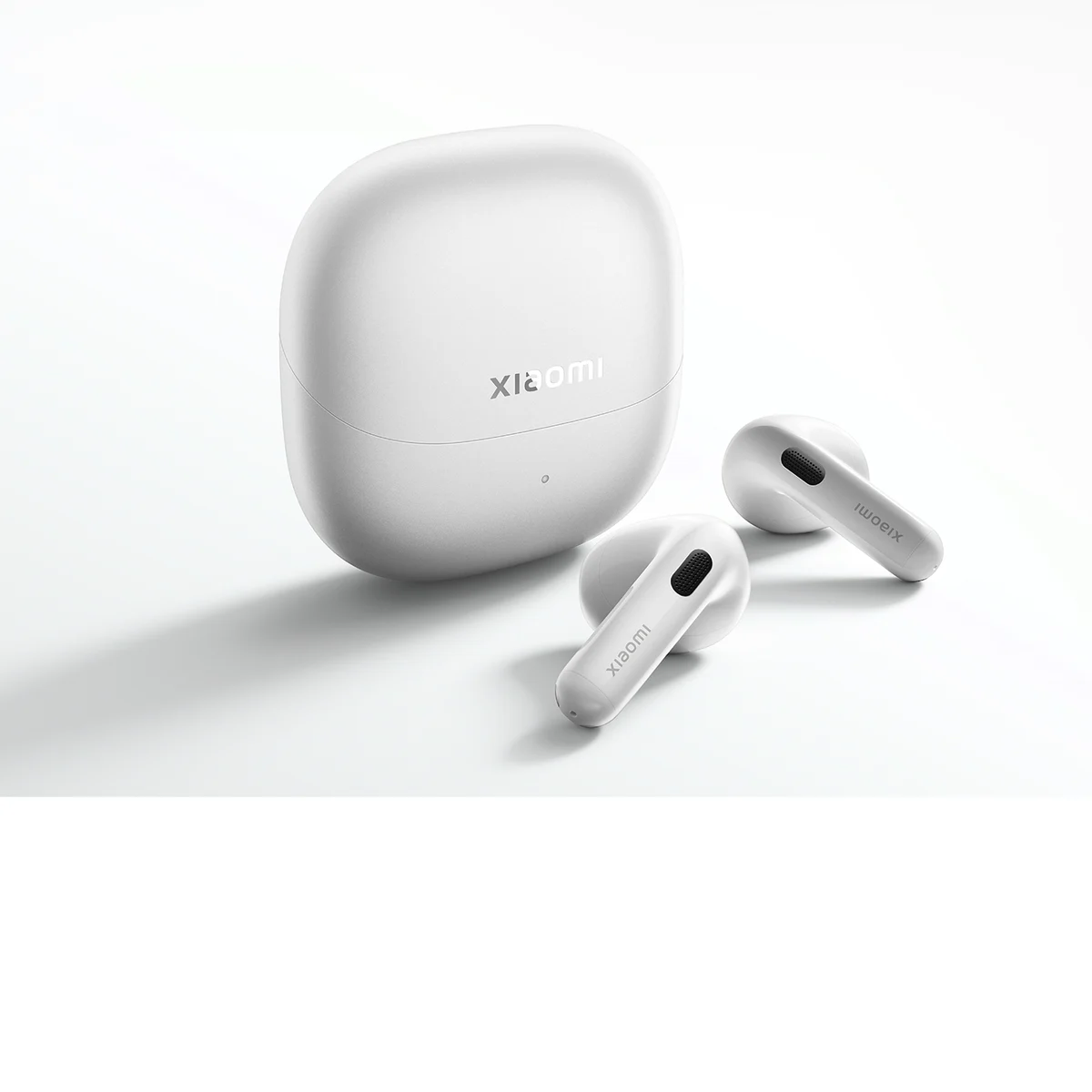 تصویر اصلی هندزفری بلوتوثی شیائومی مدل Xiaomi Buds 6 با دو ایرباد در کیس هندزفری بلوتوثی شیائومی مدل Xiaomi Buds 6 نقرهای داخل کیس شارژ باز