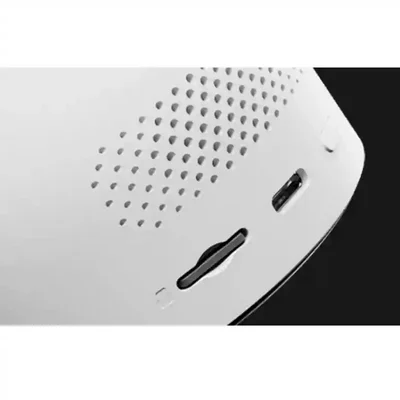 نمای نزدیک اتصالات بدنه دوربین شیائومی C700 درگاهها و شبکه بلندگوی پشت دوربین نظارتی Xiaomi C700