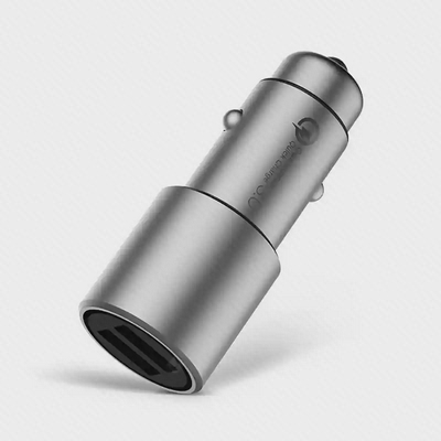 خروجی دوگانه شارژر خودرو شیائومی CC02CZM دو پورت USB شارژر فندکی Xiaomi CC02CZM از نمای مایل