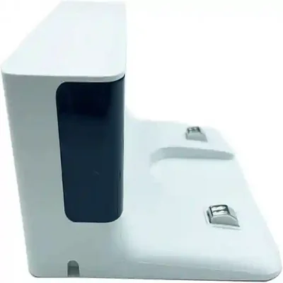 زاویه کنار پایه شارژ جارو رباتیک Mop Essential نمای جانبی داک شارژ Xiaomi Mop Essential با پنل مشکی و کنتاکت های روی سینی