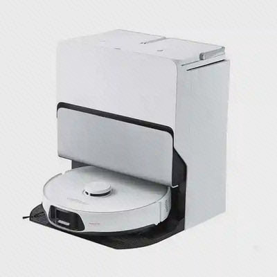 Roborock S8 Max Ultra سفید با داک همهکاره جارو رباتیک سفید Roborock S8 Max Ultra جلوی ایستگاه RockDock