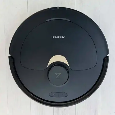 Roborock Q Revo مشکی از نمای عمودی نمای بالای جارو رباتیک مشکی Roborock Q Revo با برجک نشان Z