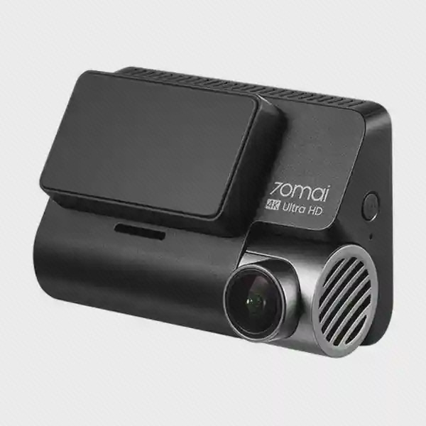 نمای سه‌رخ دوربین جلوی خودرو 70mai Dash Cam 4K A810