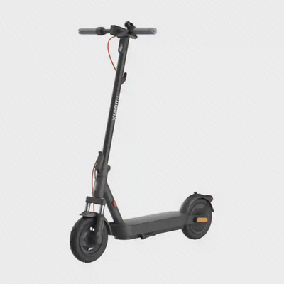 نمای سه رخ اسکوتر برقی مشکی شیائومی Electric Scooter 5 با تعلیق دوگانه جلو