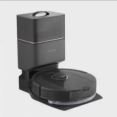 نمای اصلی Roborock Q5 Pro Plus همراه داک جارو رباتیک مشکی Roborock Q5 Pro Plus داخل ایستگاه تخلیه خودکار