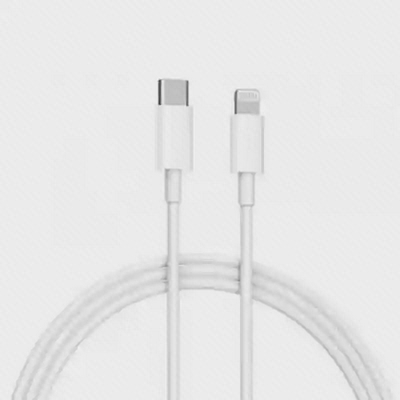 کابل شارژ آیفون شیائومی Type-C to lightning در نمای اصلی دو سر نمای اصلی کابل شارژ آیفون شیائومی Type-C to lightning سفید با دو کانکتور و سیم حلقهشده