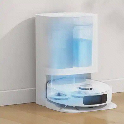 جارو رباتیک شیائومی مدل Dreame L10 Prime در نمای داخلی داک شستوشو جارو رباتیک شیائومی مدل Dreame L10 Prime در ایستگاه سفید با نمایش آبی مخزنهای آب و پدهای زیر ربات
