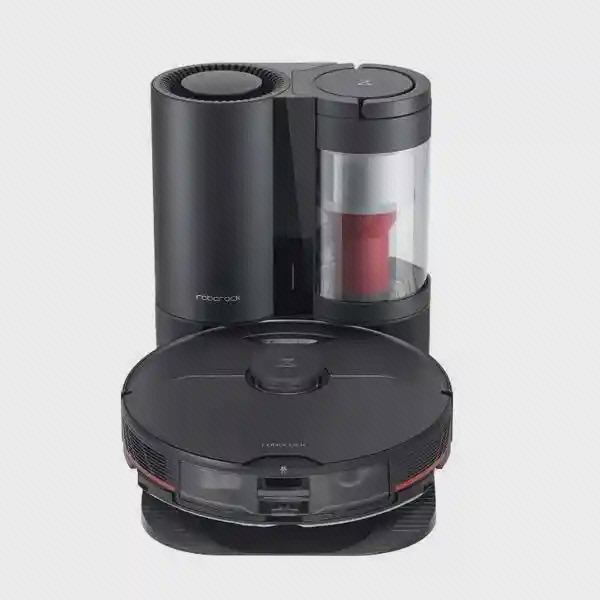 نمای جلوی Roborock S7 MaxV Plus روی ایستگاه تخلیه
