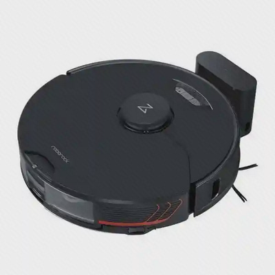 Roborock S7 MaxV با ایستگاه شارژ جمعوجور جارو Roborock S7 MaxV کنار پایه شارژ مشکی