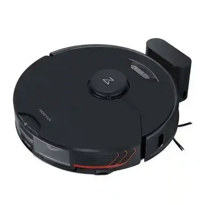 Roborock S7 MaxV با ایستگاه شارژ جمعوجور جارو Roborock S7 MaxV کنار پایه شارژ مشکی
