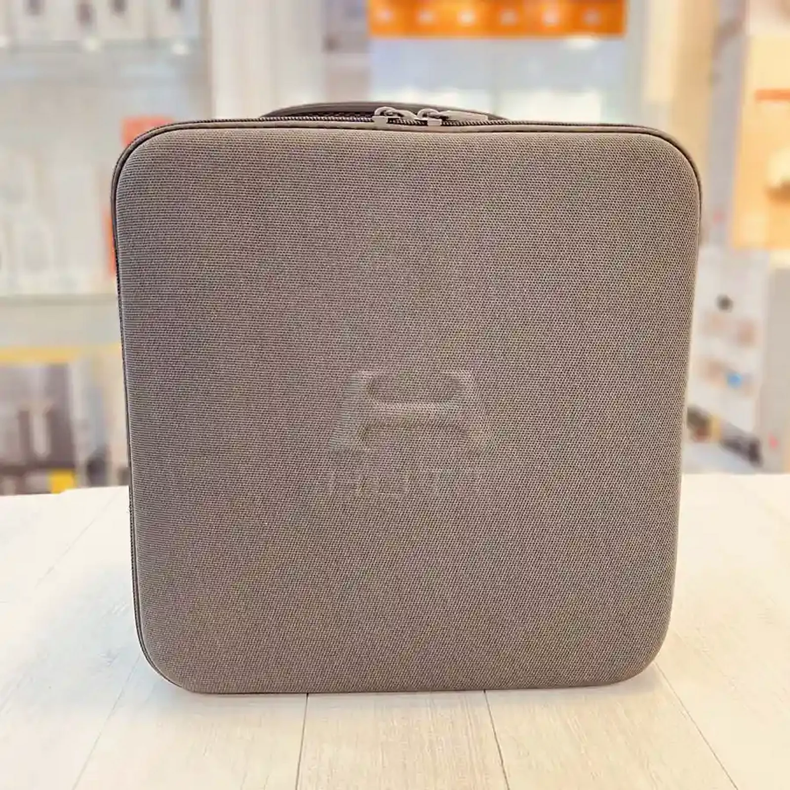 کیف محافظ زیپدار HUTT W8 کیف حمل خاکستری ربات شیشهشوی HUTT W8