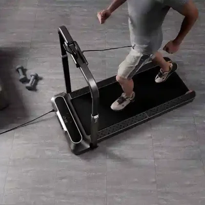 تمرین دویدن با تردمیل Walking Pad R2 دویدن روی Walking Pad R2 از نمای بالا