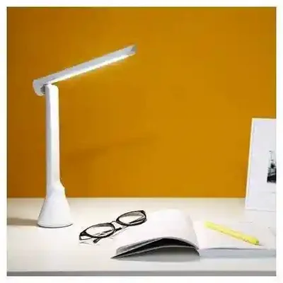 کاربرد چراغ مطالعه شیائومی Yeelight Z1 برای مطالعه چراغ مطالعه روشن Yeelight Z1 YLTD11YL روی میز کتاب