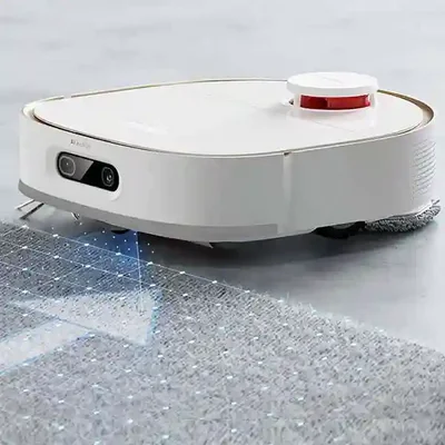 عملکرد Dreame W10 Pro روی سطح فرش جارو رباتیک Dreame W10 Pro در حال حرکت روی فرش خاکستری