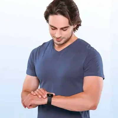 ساعت هوشمند Amazfit Bip 5 روی مچ دست کاربر