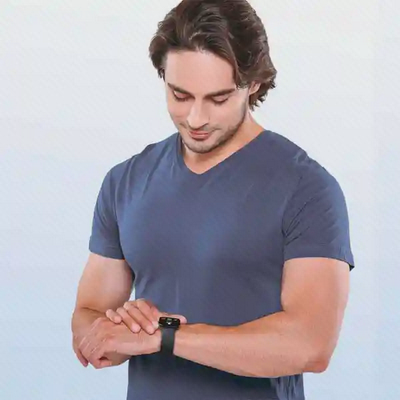 ساعت هوشمند Amazfit Bip 5 روی مچ دست کاربر