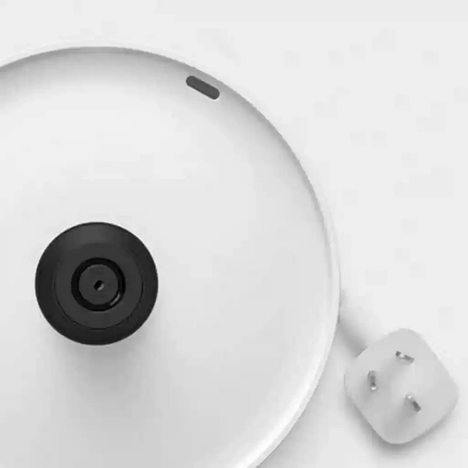 اتصال برق Mi Smart Kettle Pro زیر پایه کتری Mi Smart Kettle Pro و دوشاخه برق سفید
