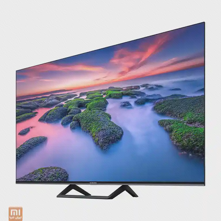 نمای سهرخ چپ تلویزیون شیائومی A2 تلویزیون Xiaomi A2 55 اینچ از زاویه سمت چپ با تصویر غروب دریا