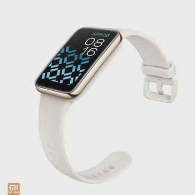 ساعت هوشمند سفید شیائومی Mi Band 7 Pro با نمایشگر دیجیتال