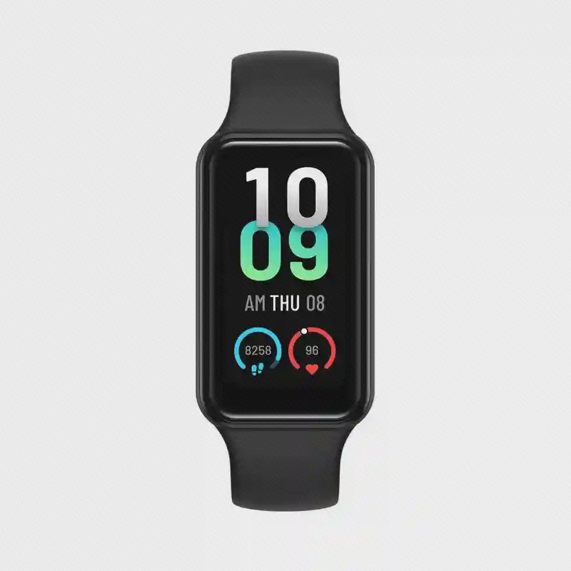 مچ‌بند هوشمند مشکی شیائومی Amazfit Band 7 در نمای روبه‌رو