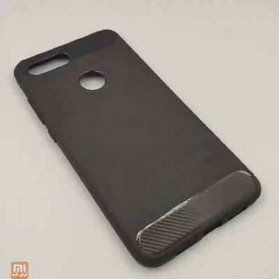 نمای سه‌رخ قاب پلاستیکی Mi 8 Lite و نوار بافت‌دار پایین
