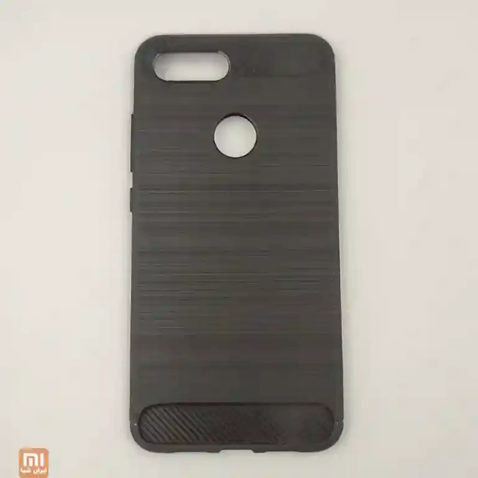 نمای پشت قاب پلاستیکی Mi 8 Lite مشکی قاب پلاستیکی مشکی Mi 8 Lite با بافت برس خورده و نوار مورب پایین