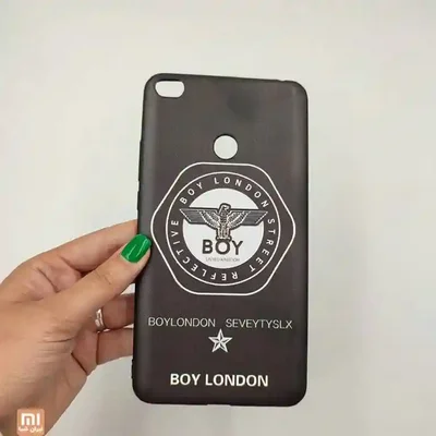 قاب ژله ای طرح Boy London شیائومی Mi Max 2 در دست