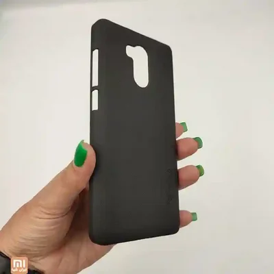 نمای باریک جانبی قاب نیلکین Redmi 4 Prime در دست