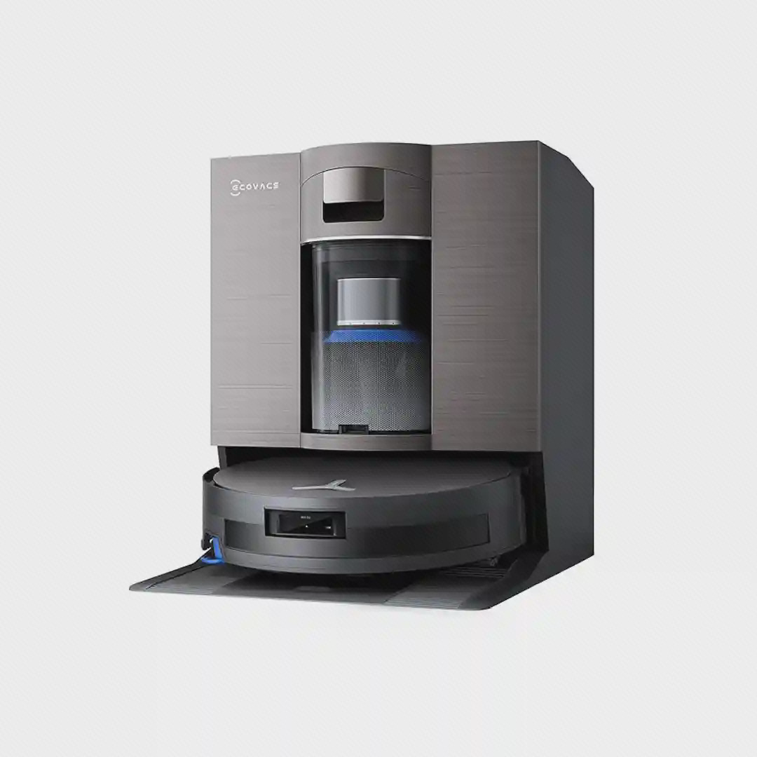 جارو رباتیک اکووکس X11 OmniCyclone داخل ایستگاه چندمنظوره مشکی